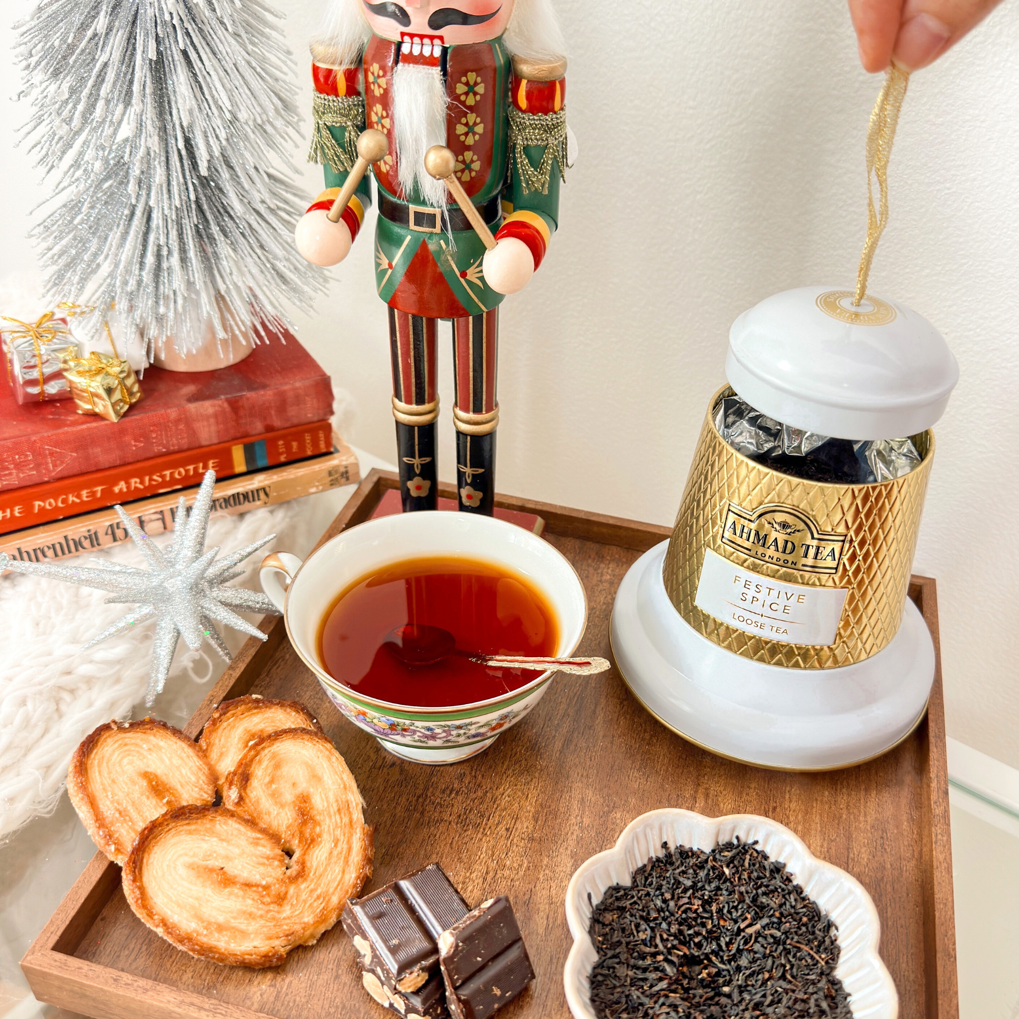 HOLIDAYITEMS_1.png?v=1699387888